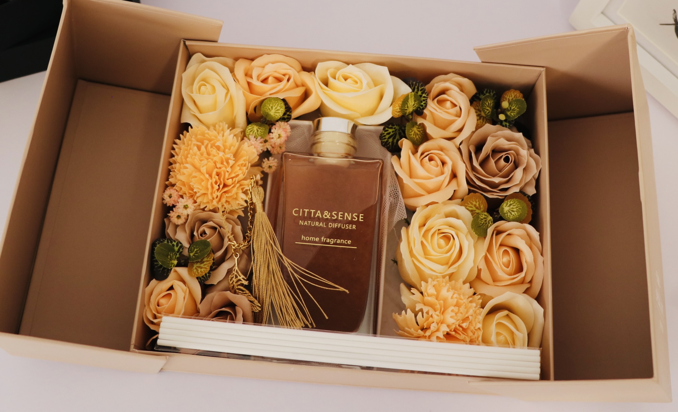 Gilt Aromatherapy Flower Gift Box (150ml) - Image 5
