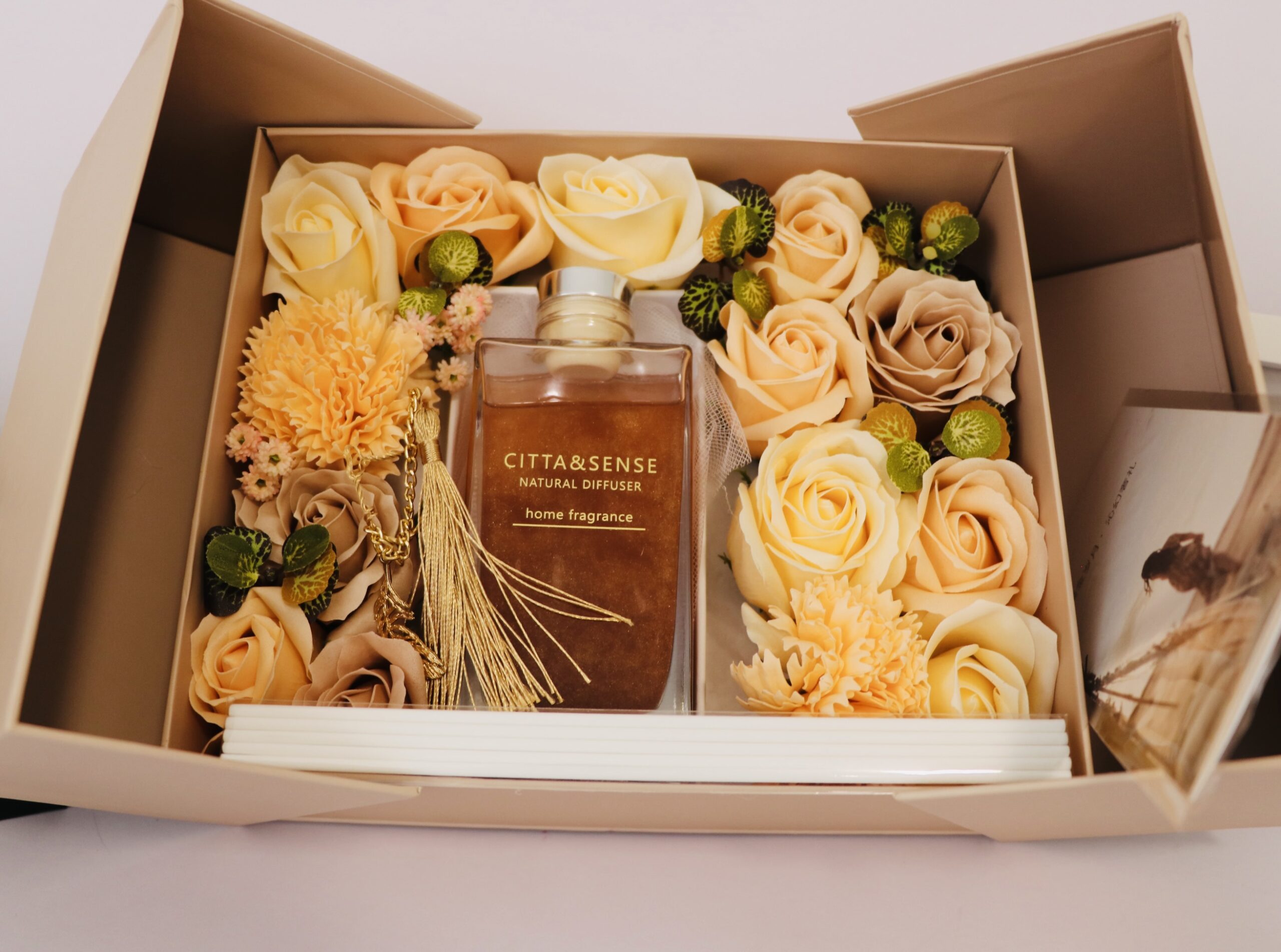 Gilt Aromatherapy Flower Gift Box (150ml)